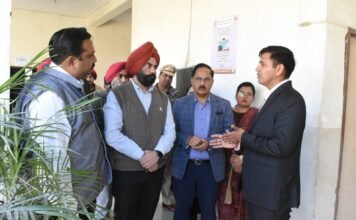 ਯੁੱਧ ਨਸ਼ਿਆਂ ਵਿਰੁੱਧ : ਡਿਪਟੀ ਕਮਿਸ਼ਨਰ ਵੱਲੋਂ ਪਿੰਡ ਸ਼ੇਖੇ ਵਿਖੇ ਨਸ਼ਾ ਛੁਡਾਊ ਤੇ ਮੁੜ ਵਸੇਬਾ ਕੇਂਦਰ ਦਾ ਦੌਰਾ ਯੁੱਧ ਨਸ਼ਿਆਂ ਵਿਰੁੱਧ
