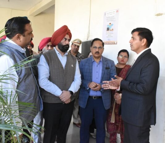 ਯੁੱਧ ਨਸ਼ਿਆਂ ਵਿਰੁੱਧ : ਡਿਪਟੀ ਕਮਿਸ਼ਨਰ ਵੱਲੋਂ ਪਿੰਡ ਸ਼ੇਖੇ ਵਿਖੇ ਨਸ਼ਾ ਛੁਡਾਊ ਤੇ ਮੁੜ ਵਸੇਬਾ ਕੇਂਦਰ ਦਾ ਦੌਰਾ ਯੁੱਧ ਨਸ਼ਿਆਂ ਵਿਰੁੱਧ