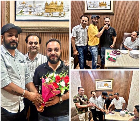 रैनक बाज़ार एसोसिएशन ने राहुल गंभीर की शानदार जीत पर किया सम्मान गुलदस्ता भेंट कर व केक कटवाकर दी बधाई, उज्ज्वल राजनीतिक एवं सामाजिक जीवन की कामना